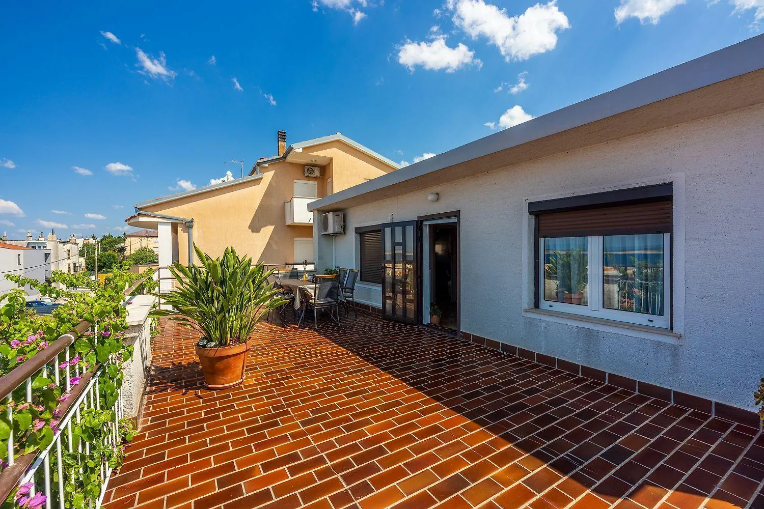 Komfortables Apartment Nur 250 Meter Zum Sandstrand Mit Privater Dachterrasse Und Meerblick Crikvenica