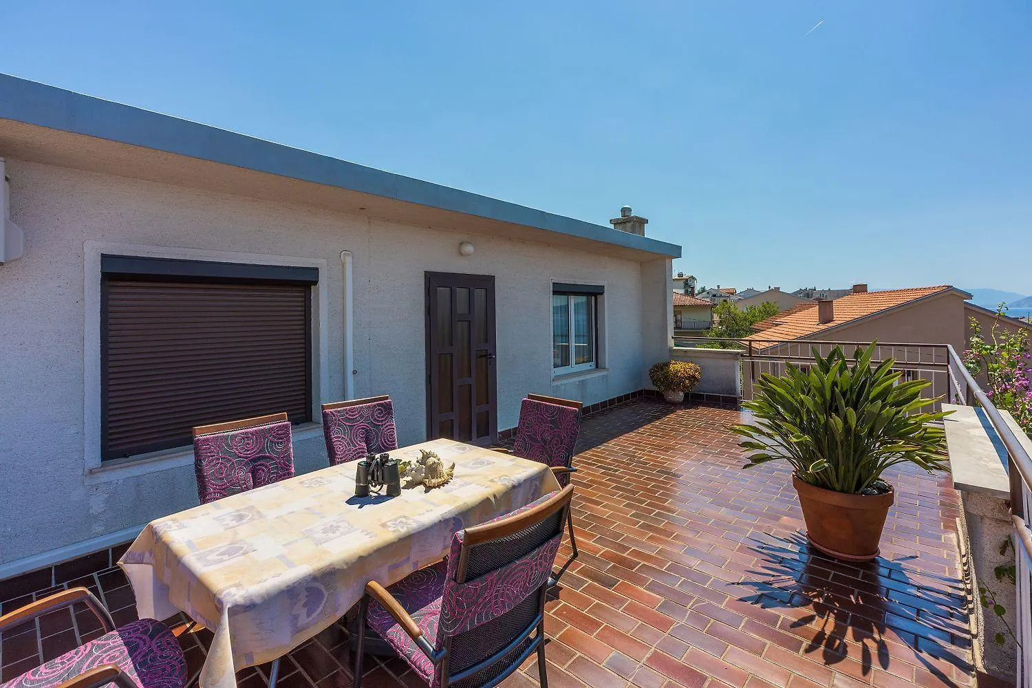 Komfortables Apartment Nur 250 Meter Zum Sandstrand Mit Privater Dachterrasse Und Meerblick Crikvenica