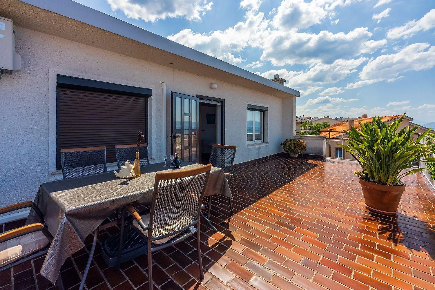 Komfortables Apartment Nur 250 Meter Zum Sandstrand Mit Privater Dachterrasse Und Meerblick Crikvenica Croatia