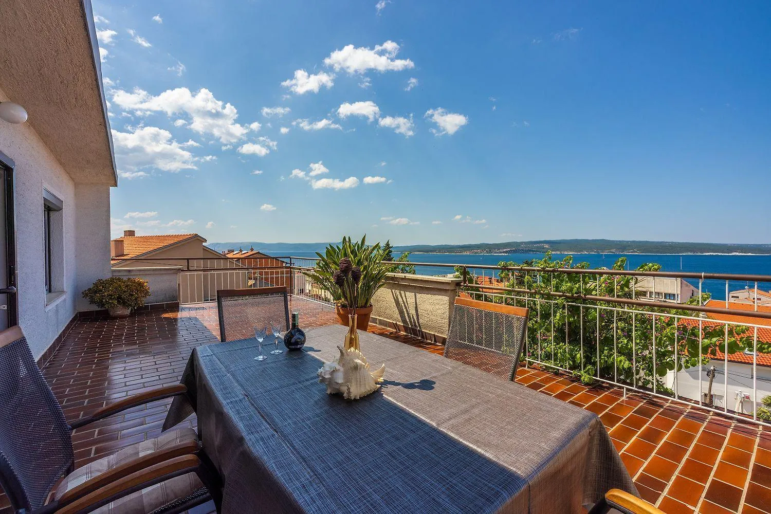 Komfortables Apartment Nur 250 Meter Zum Sandstrand Mit Privater Dachterrasse Und Meerblick Crikvenica