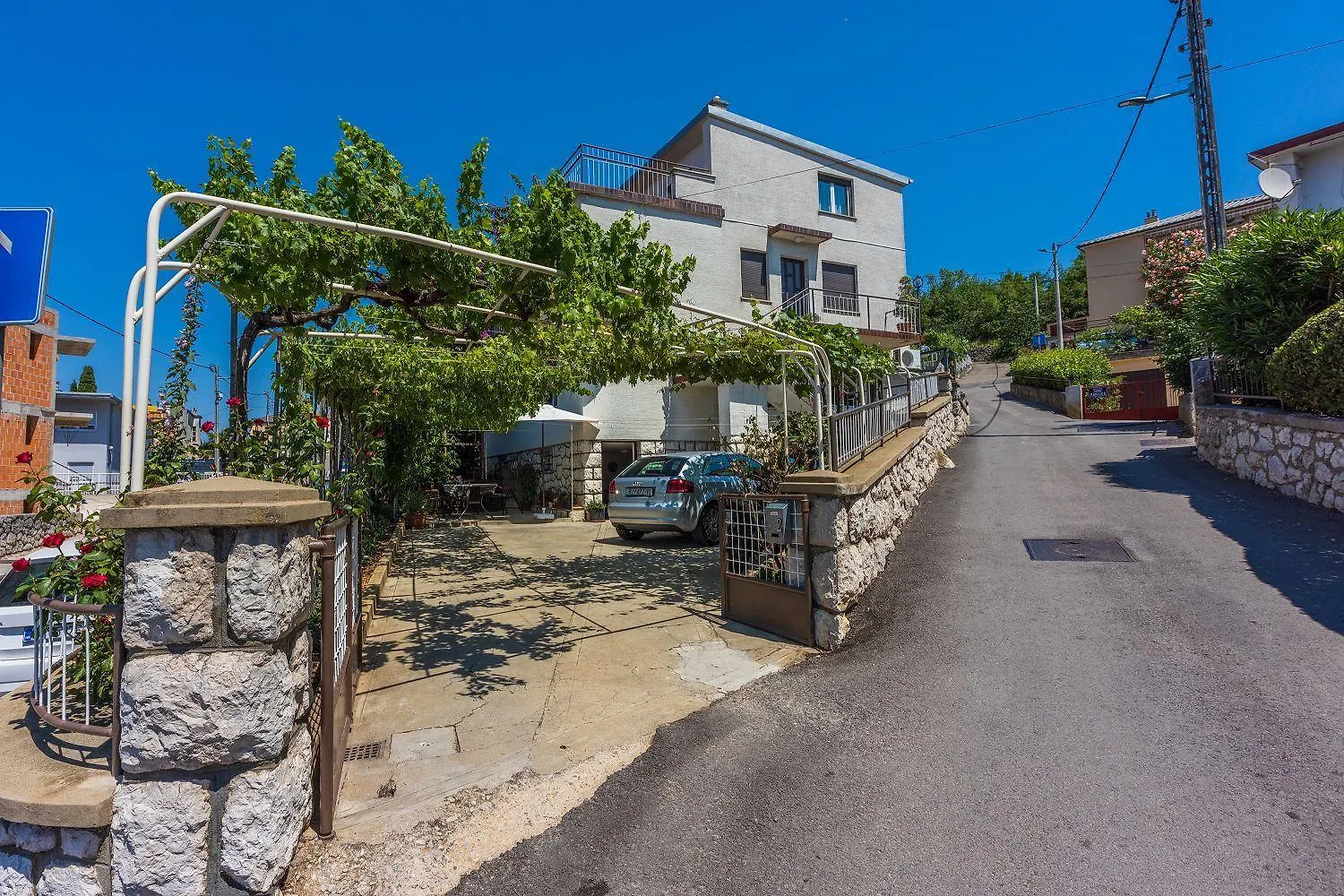 Komfortables Apartment Nur 250 Meter Zum Sandstrand Mit Privater Dachterrasse Und Meerblick Crikvenica 0*,