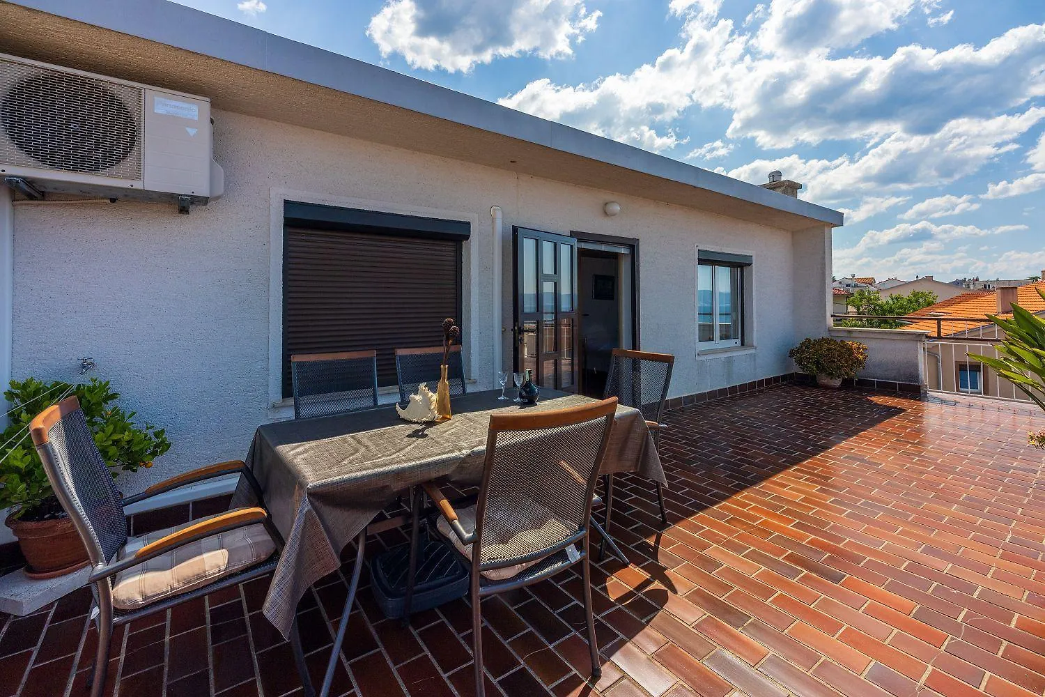 Komfortables Apartment Nur 250 Meter Zum Sandstrand Mit Privater Dachterrasse Und Meerblick Crikvenica