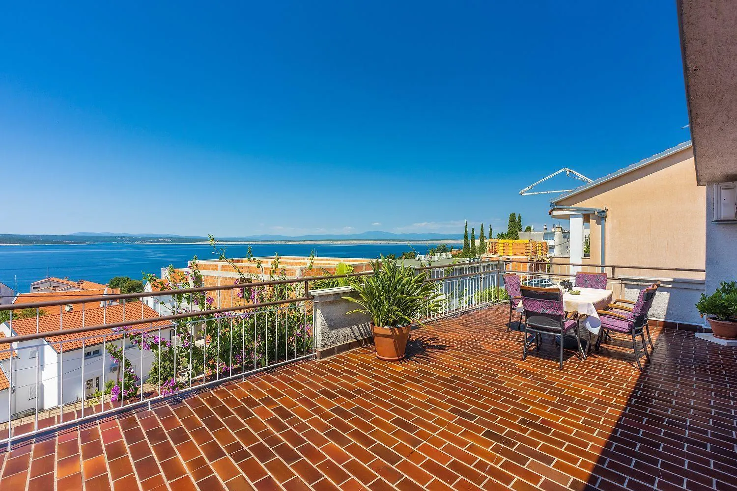 Komfortables Apartment Nur 250 Meter Zum Sandstrand Mit Privater Dachterrasse Und Meerblick Crikvenica Croatia
