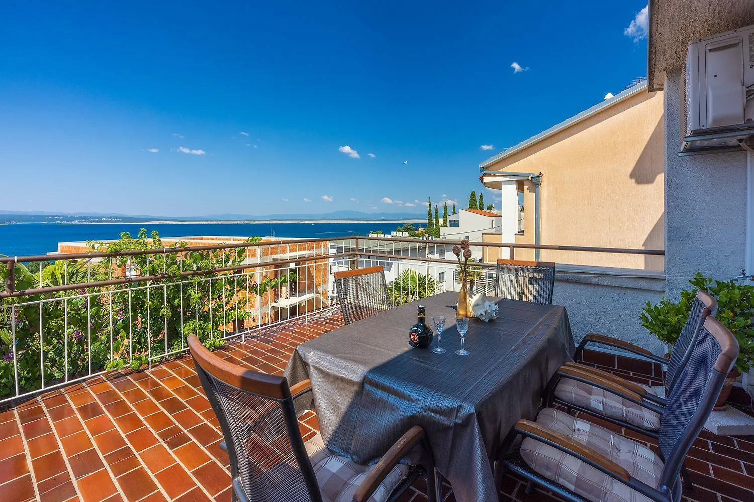 Komfortables Apartment Nur 250 Meter Zum Sandstrand Mit Privater Dachterrasse Und Meerblick Crikvenica